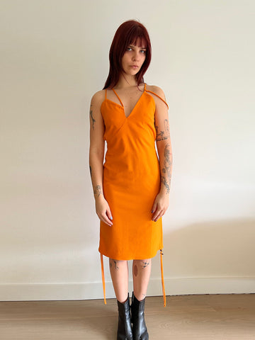 The EMILIJA dress is the perfect slip dress for Summer. It has side adjustments allowing you to modify the length as you want — whether it's a midi or mini dress. Produced ethically in Europe. HEUTE is a slow fashion brand that works with the intent of doing fashion for good.